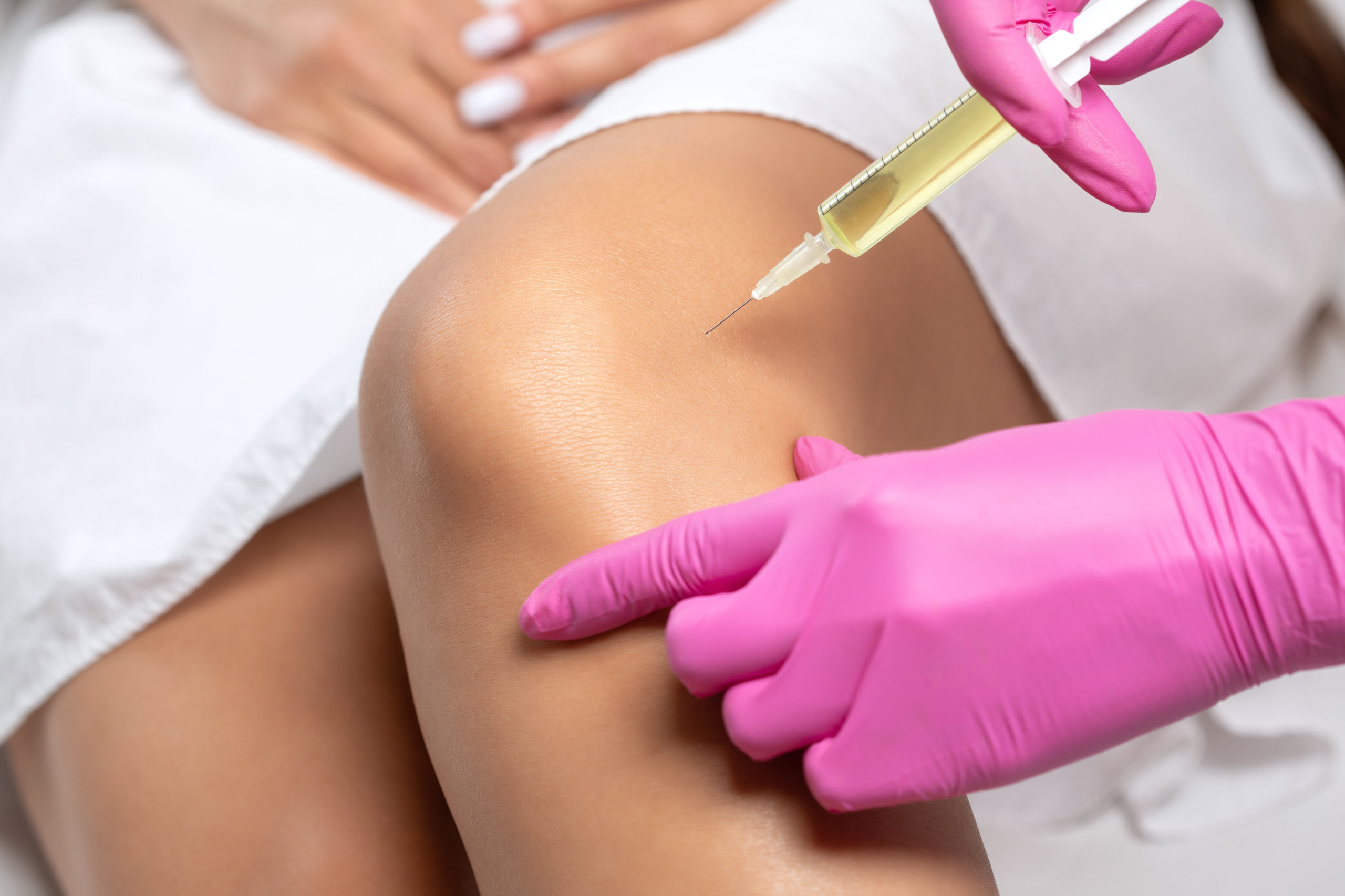 Doctor doing stem cell therapy on a patient's knee after the inj joint injections Los Angeles